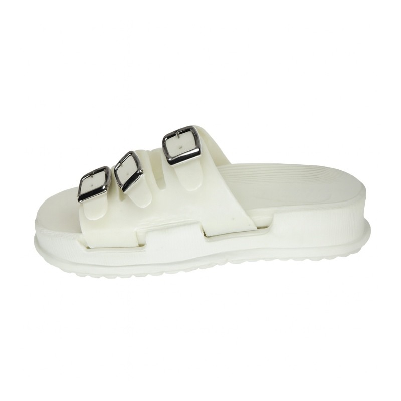 Minimal style, maximum comfort — perfect for everyday wear