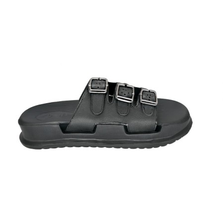 Minimal style, maximum comfort — perfect for everyday wear